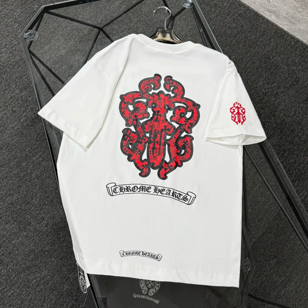 P170 Chrome Hearts 25 high-end versions. The fabric is made of 300 grams of high-density pure cotton. It does not deform or shrink. It has three labels. It is the same style for men and women. Technology: suede foaming + digital printing. Color: white, black. SIZE: S-XL.